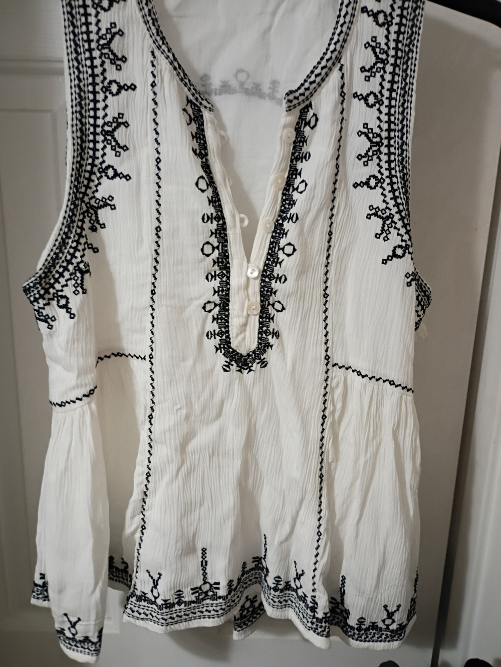 Dex White Sleeveless Embroidered Peasant Blouse
